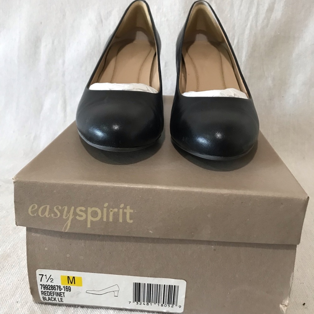 Easy Spirit Black Black Pump 2.5 Inch Heal Round Toe Size 7.5